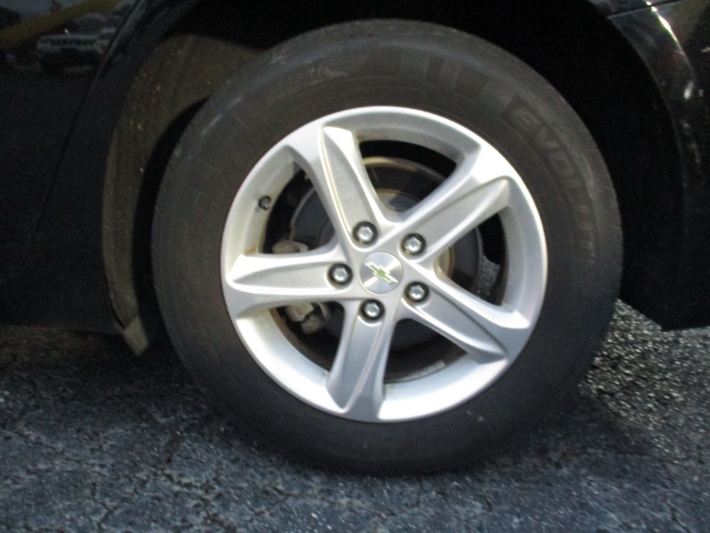 Photo 26 of this CHEVROLET MALIBU