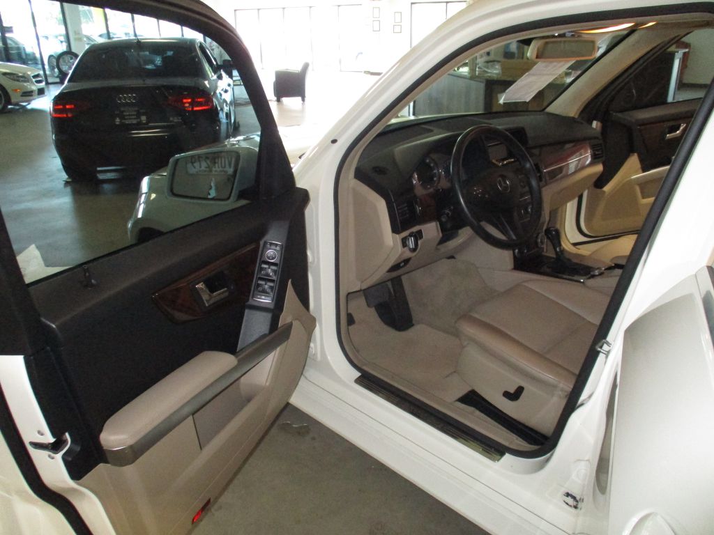 Photo 7 of this MERCEDES-BENZ GLK 350