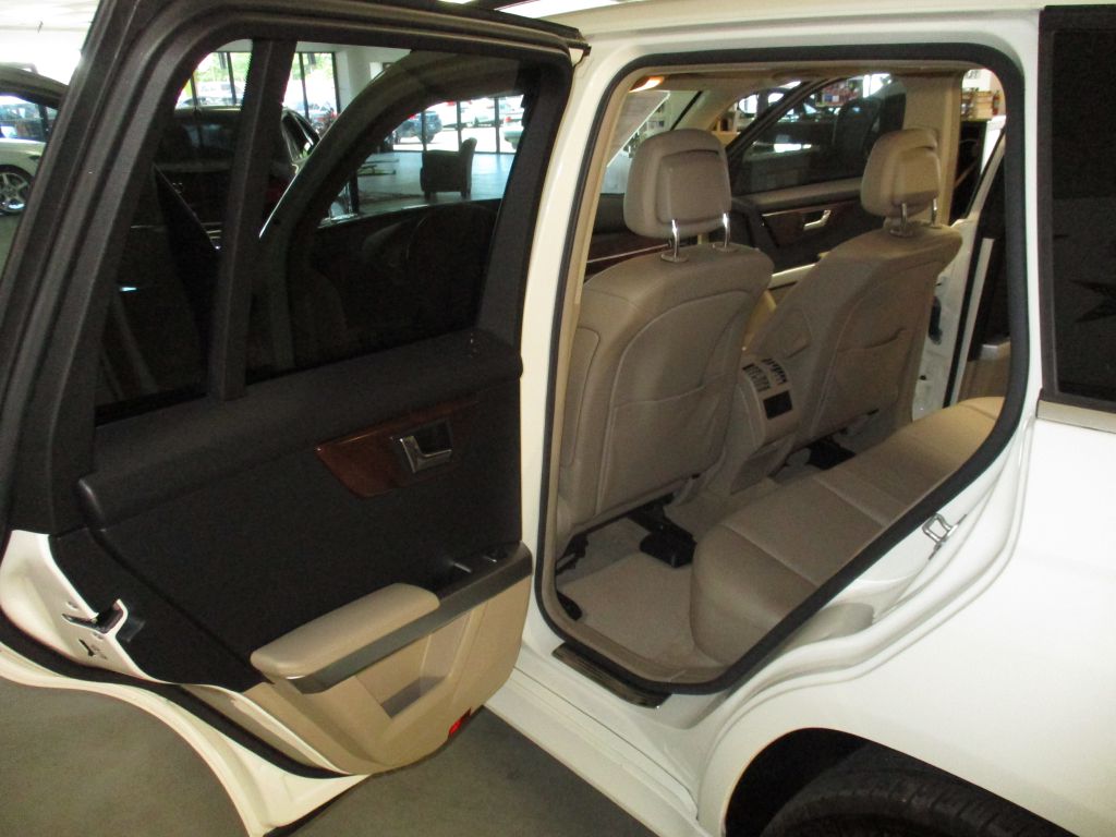 Photo 10 of this MERCEDES-BENZ GLK 350