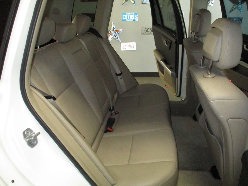 Photo 16 of this MERCEDES-BENZ GLK 350