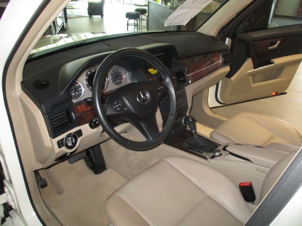 Photo 15 of this MERCEDES-BENZ GLK 350