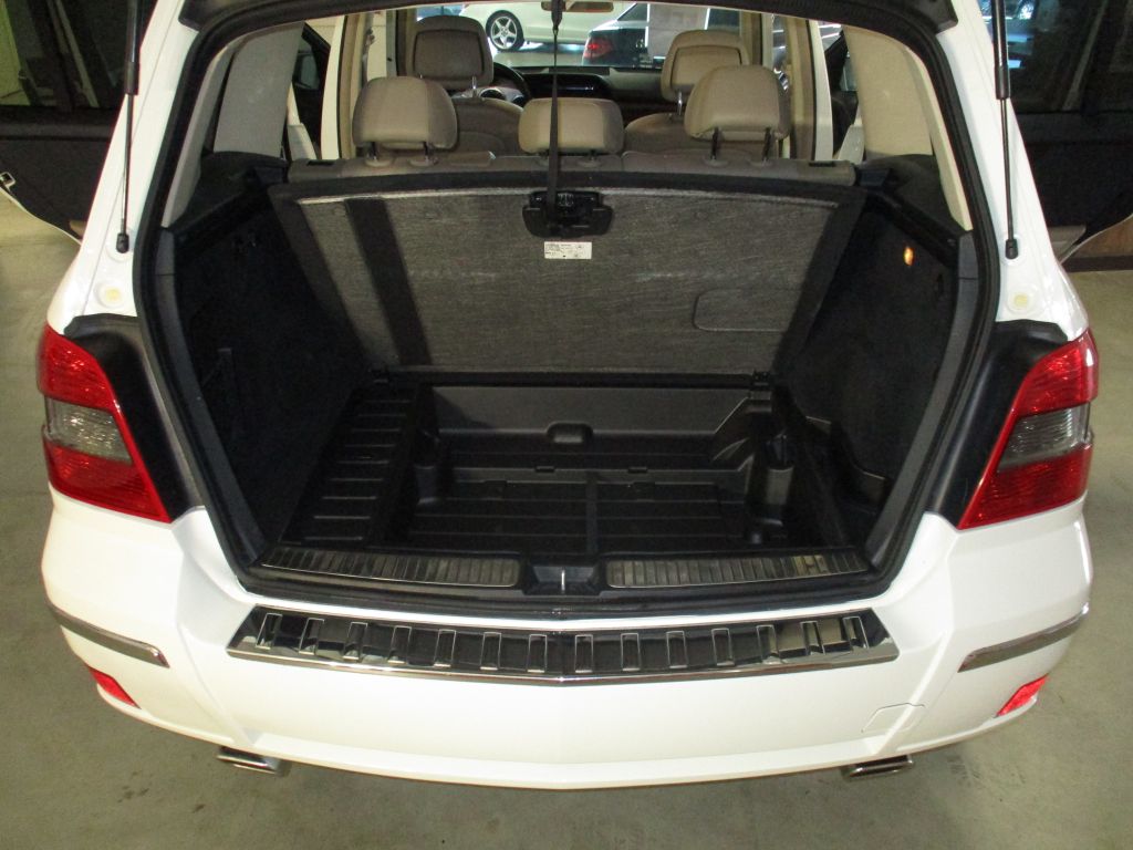 Photo 17 of this MERCEDES-BENZ GLK 350