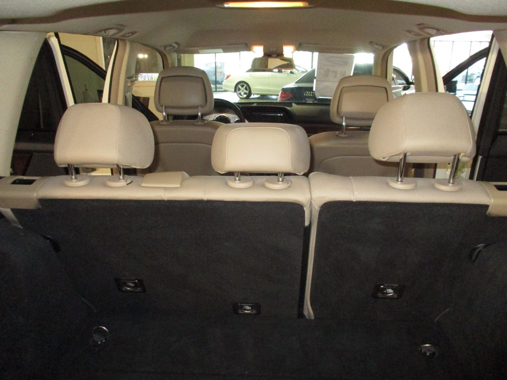 Photo 27 of this MERCEDES-BENZ GLK 350