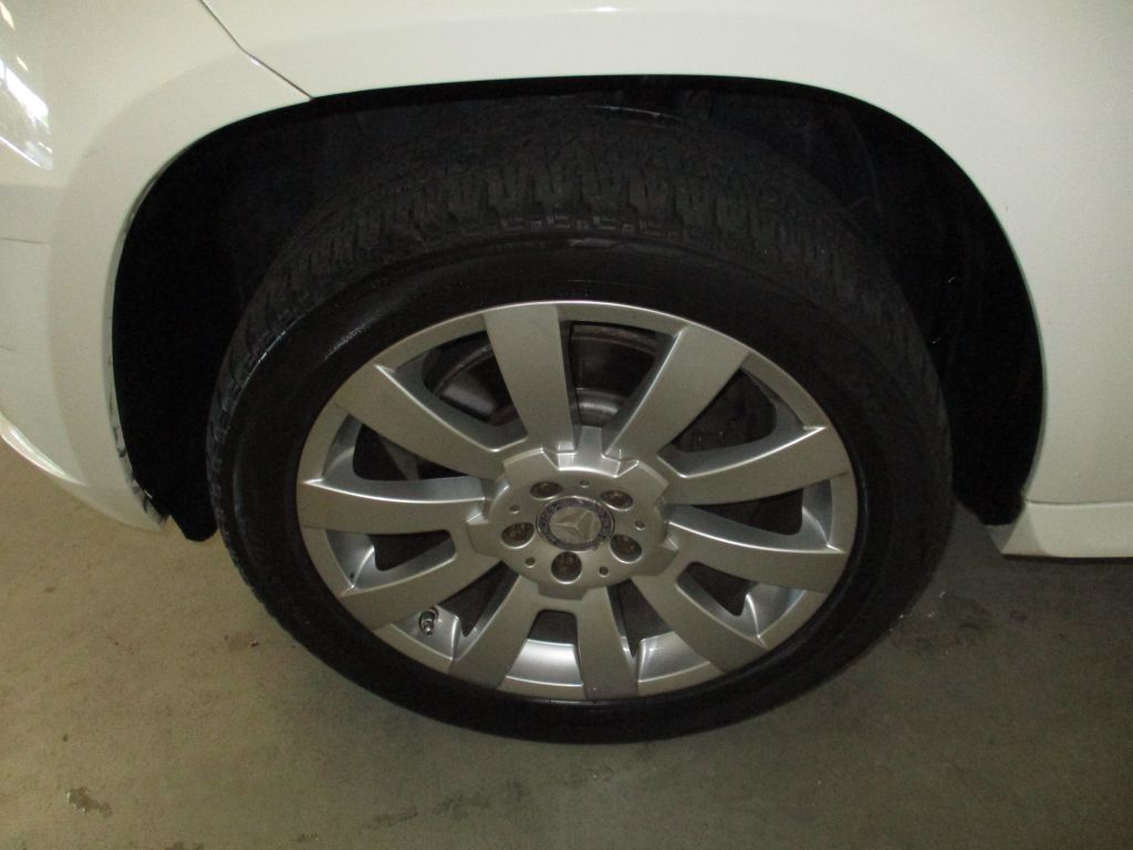 Photo 21 of this MERCEDES-BENZ GLK 350