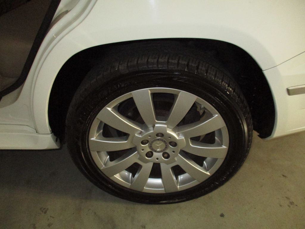 Photo 24 of this MERCEDES-BENZ GLK 350