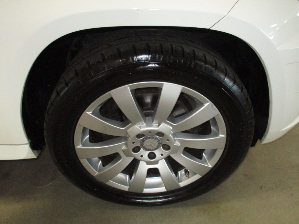 Photo 19 of this MERCEDES-BENZ GLK 350