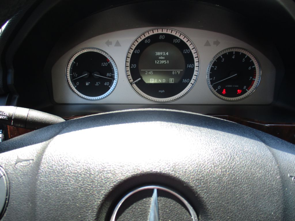 Photo 26 of this MERCEDES-BENZ GLK 350