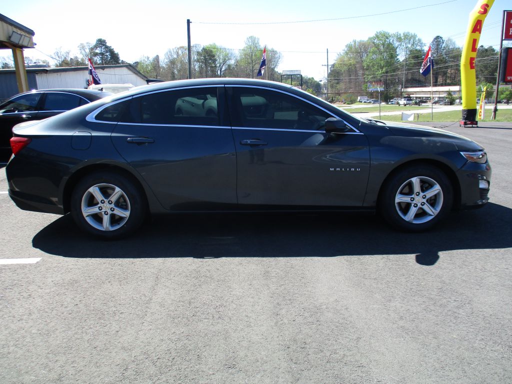 Photo 5 of this CHEVROLET MALIBU