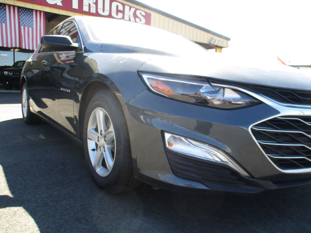 Photo 10 of this CHEVROLET MALIBU
