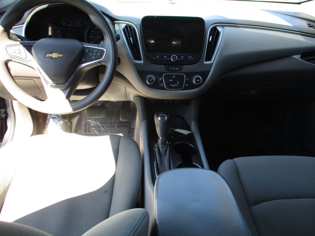 Photo 14 of this CHEVROLET MALIBU