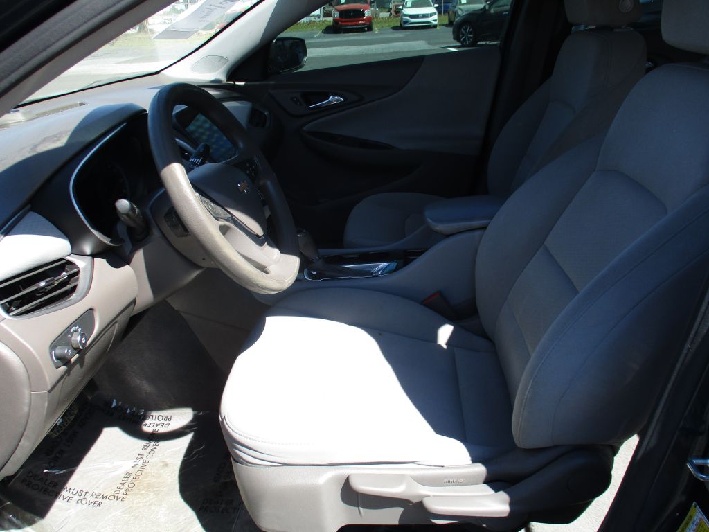 Photo 15 of this CHEVROLET MALIBU