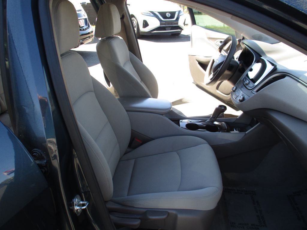 Photo 18 of this CHEVROLET MALIBU