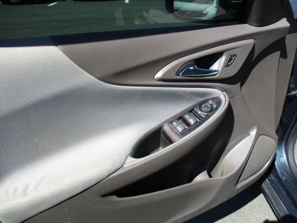 Photo 19 of this CHEVROLET MALIBU