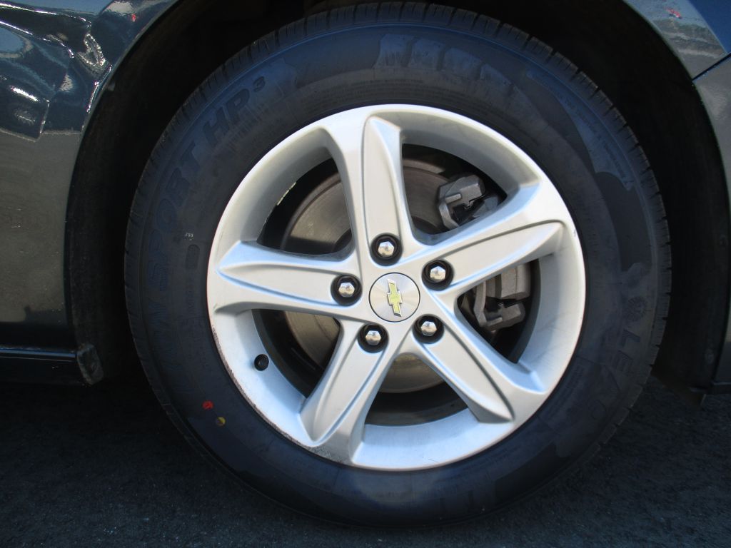 Photo 23 of this CHEVROLET MALIBU