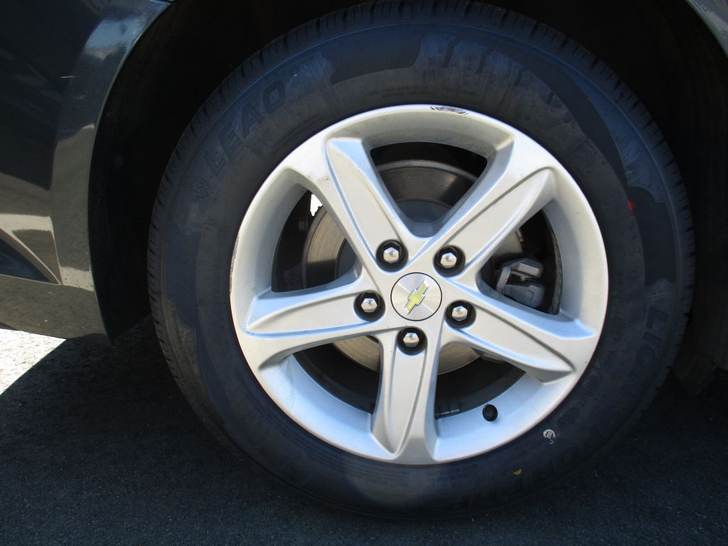 Photo 24 of this CHEVROLET MALIBU