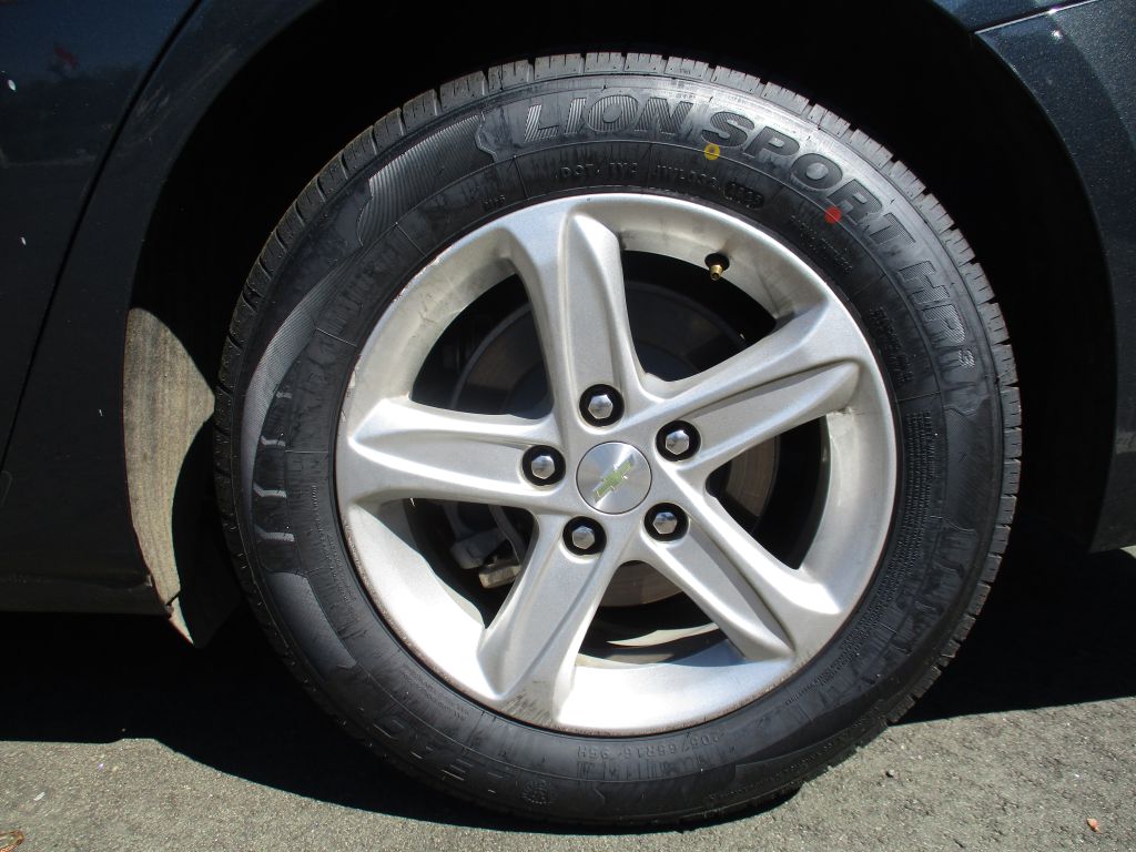 Photo 25 of this CHEVROLET MALIBU