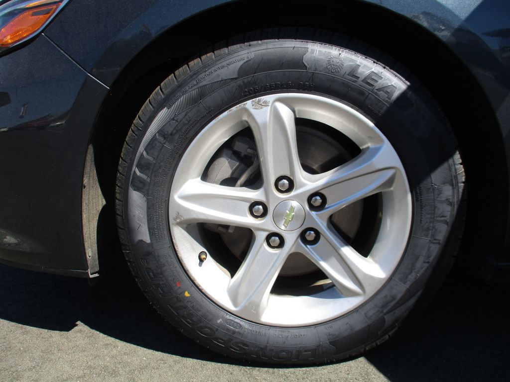 Photo 26 of this CHEVROLET MALIBU
