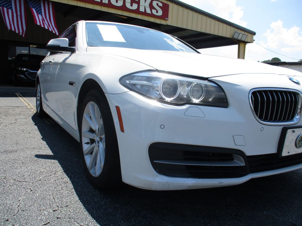 Photo 10 of this BMW 5 SERIES