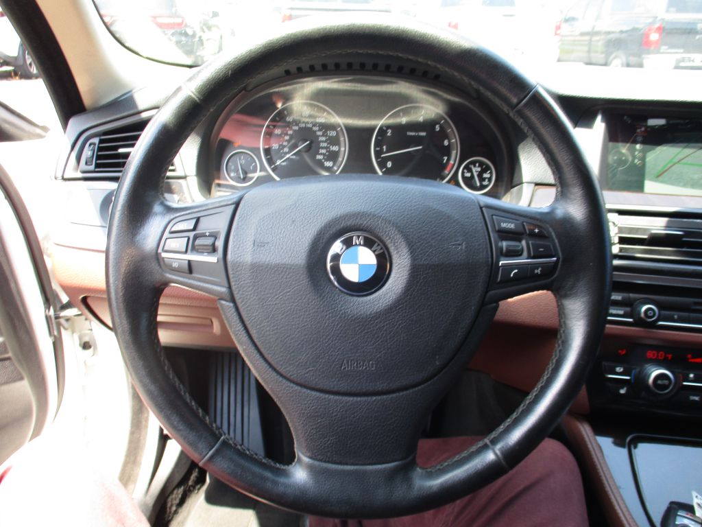 Photo 11 of this BMW 5 SERIES