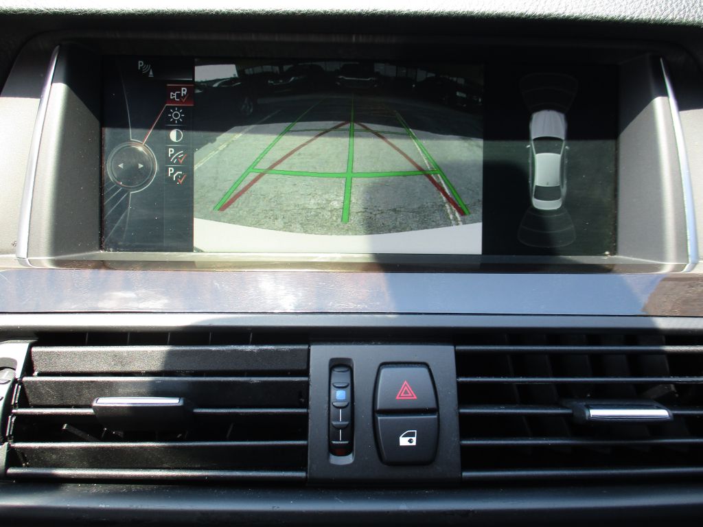 Photo 13 of this BMW 5 SERIES
