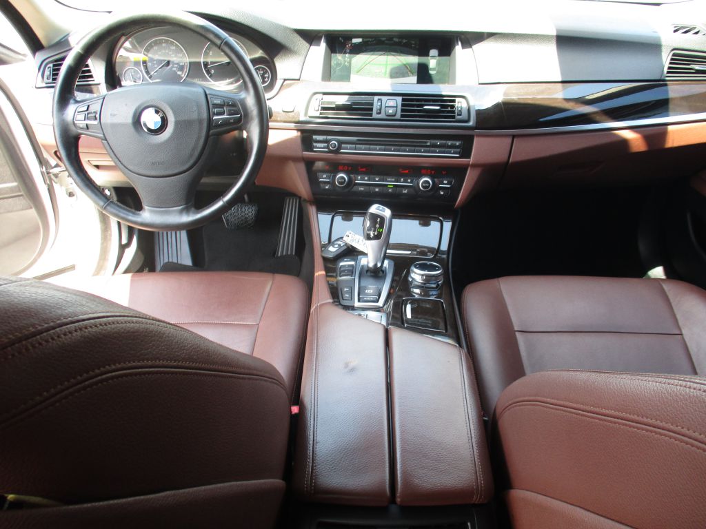 Photo 15 of this BMW 5 SERIES