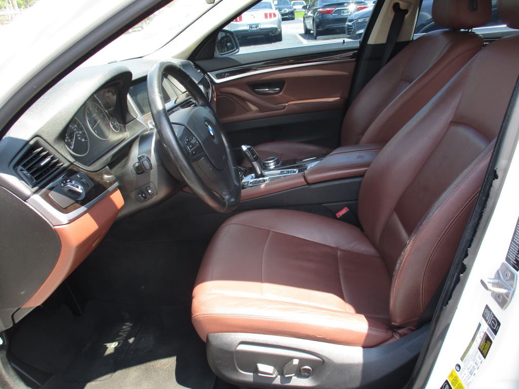 Photo 16 of this BMW 5 SERIES