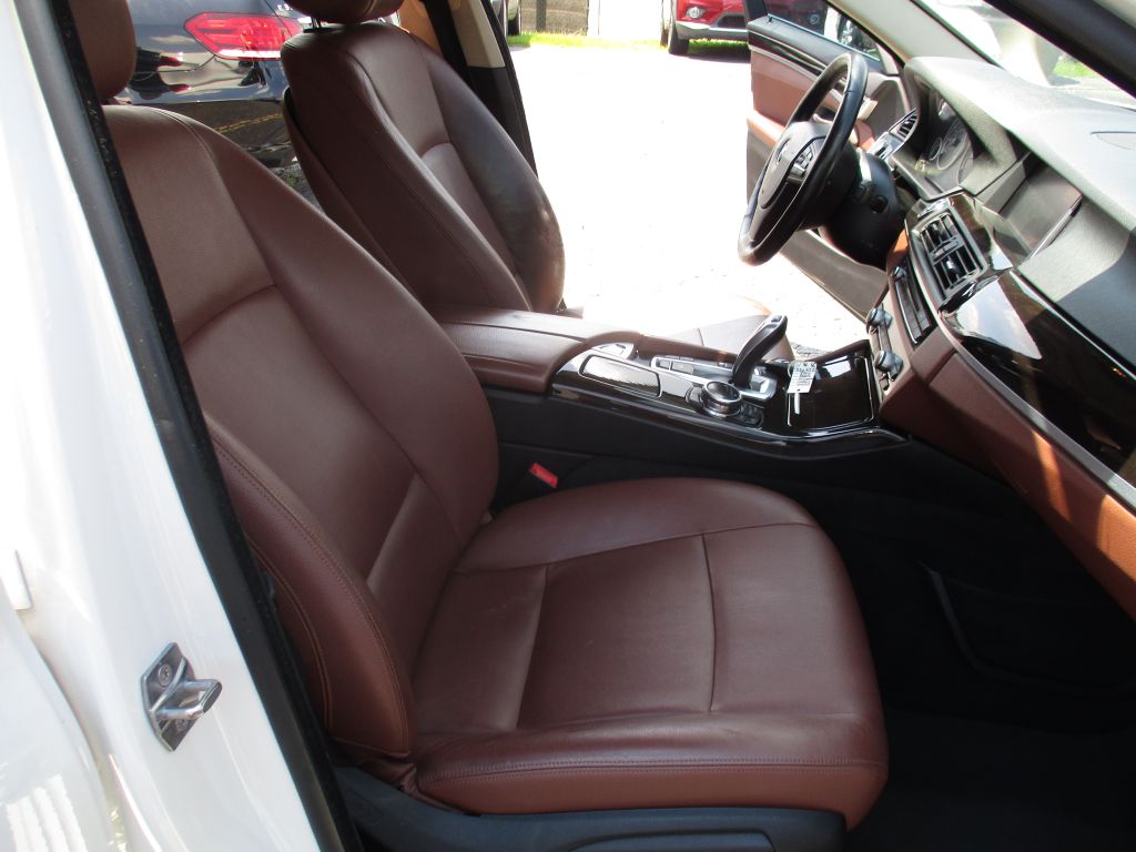 Photo 19 of this BMW 5 SERIES