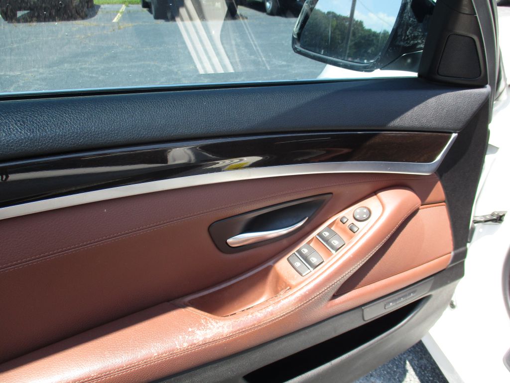 Photo 20 of this BMW 5 SERIES