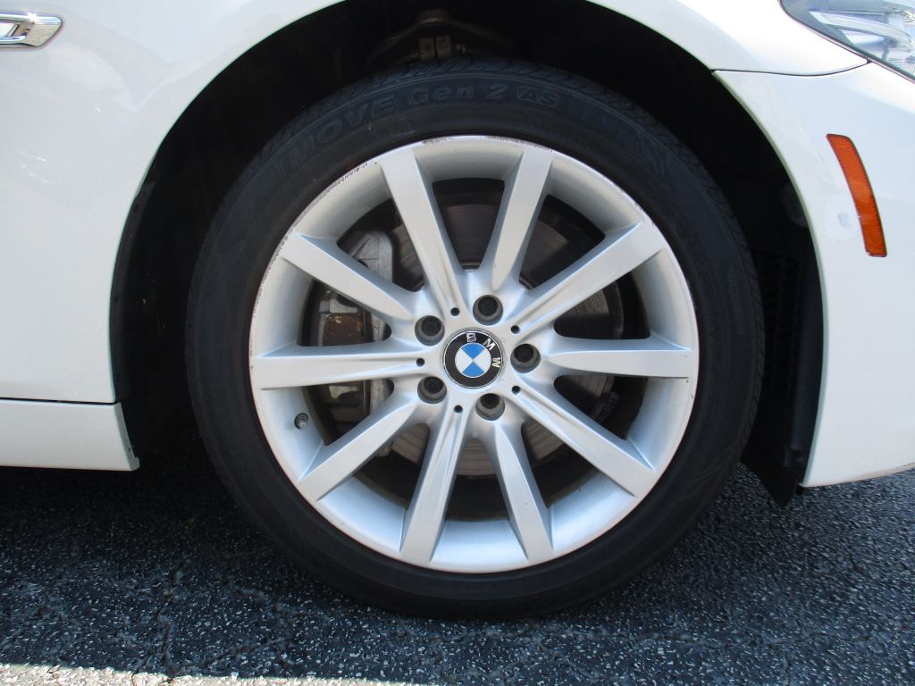 Photo 24 of this BMW 5 SERIES