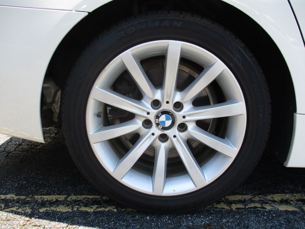 Photo 25 of this BMW 5 SERIES