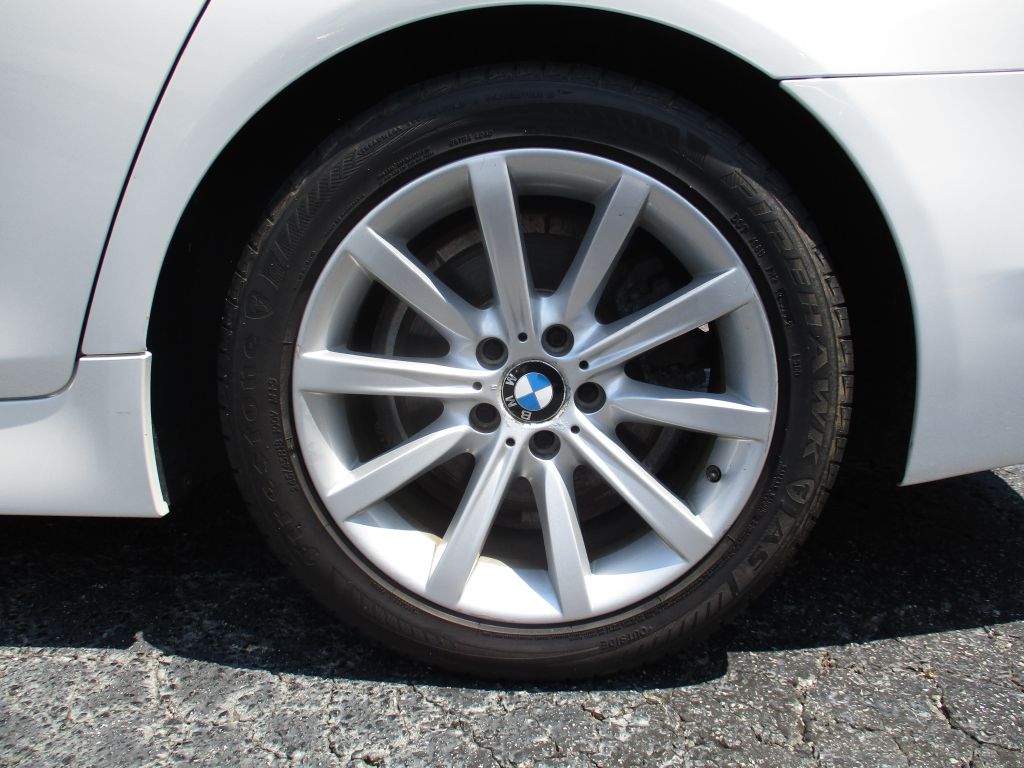 Photo 26 of this BMW 5 SERIES