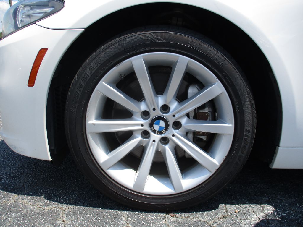 Photo 27 of this BMW 5 SERIES
