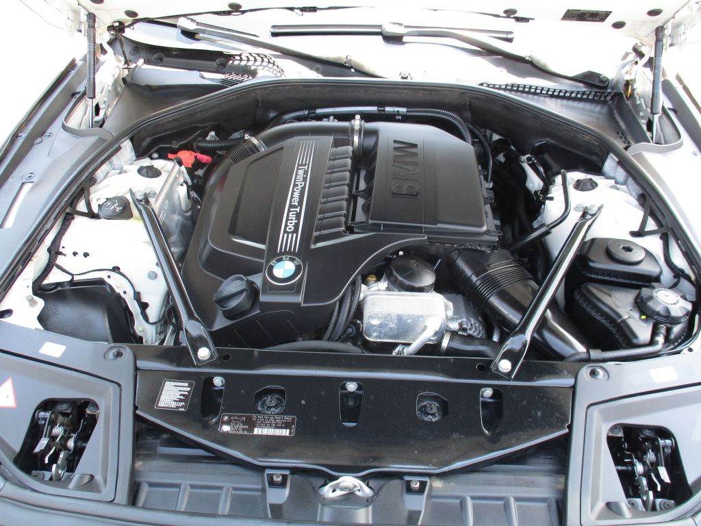 Photo 29 of this BMW 5 SERIES