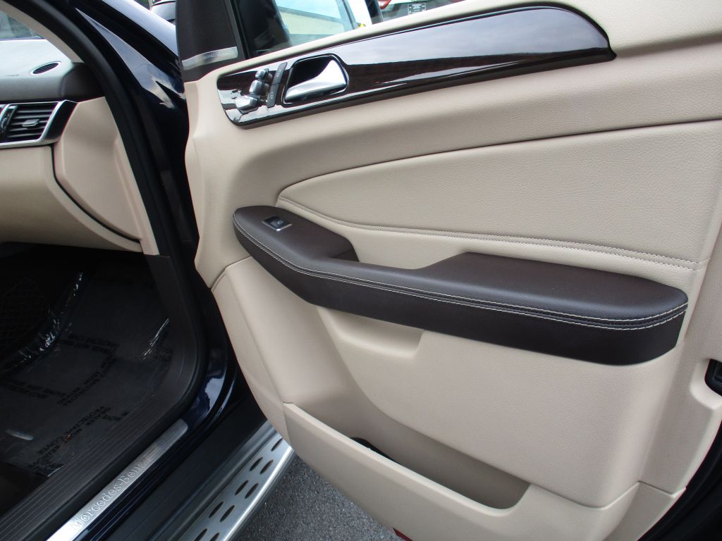 Photo 24 of this MERCEDES-BENZ GLE 350