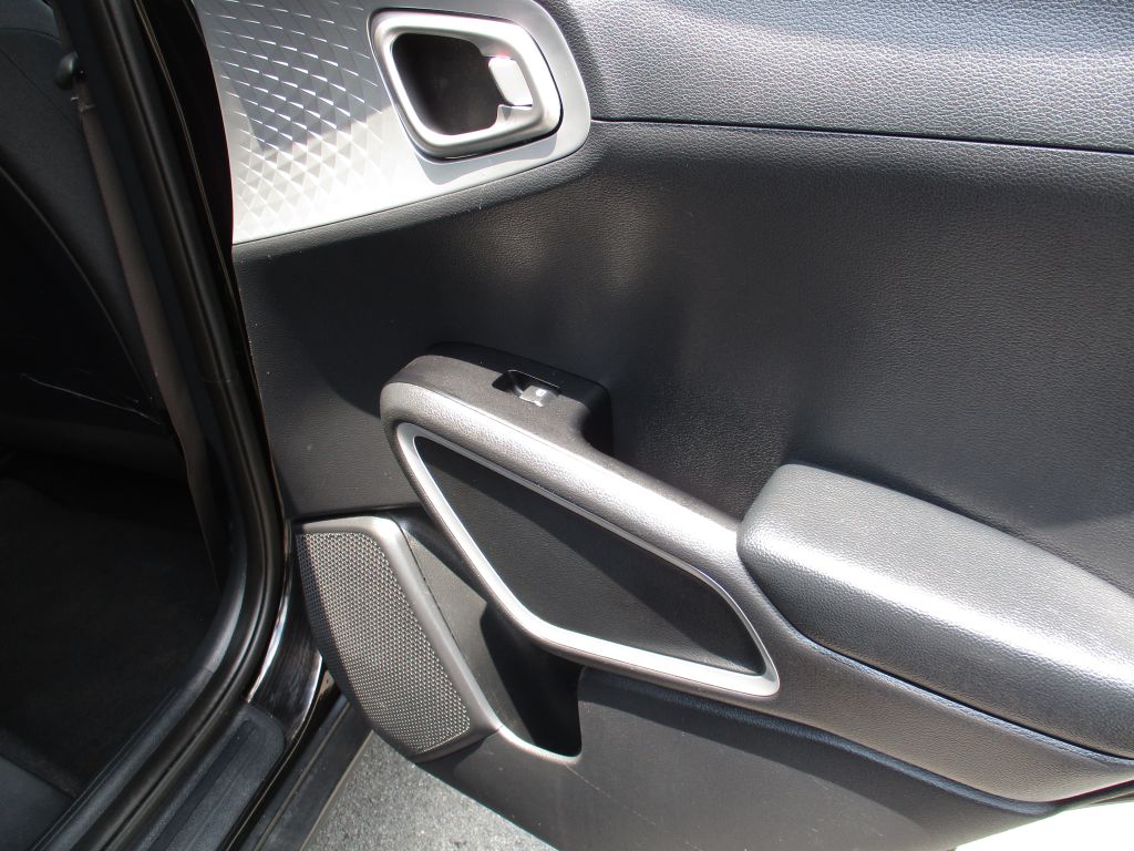 Photo 23 of this KIA SOUL LX