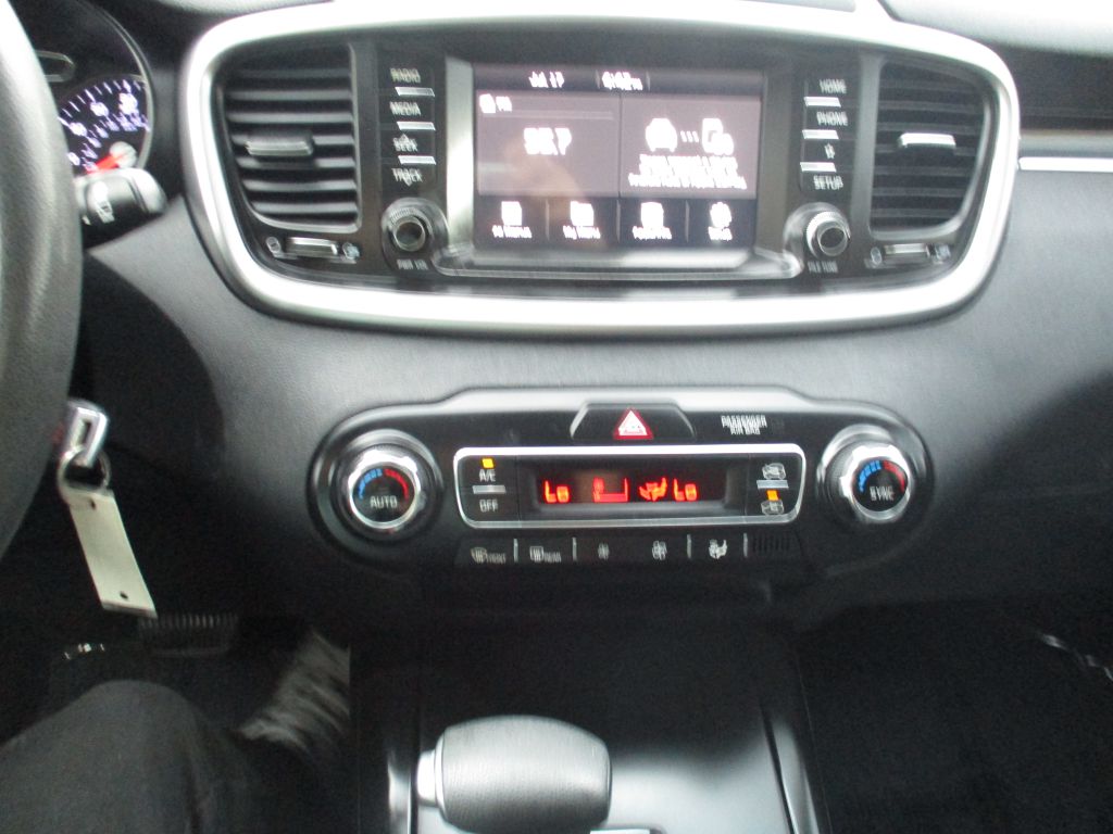 Photo 13 of this KIA SORENTO V-6