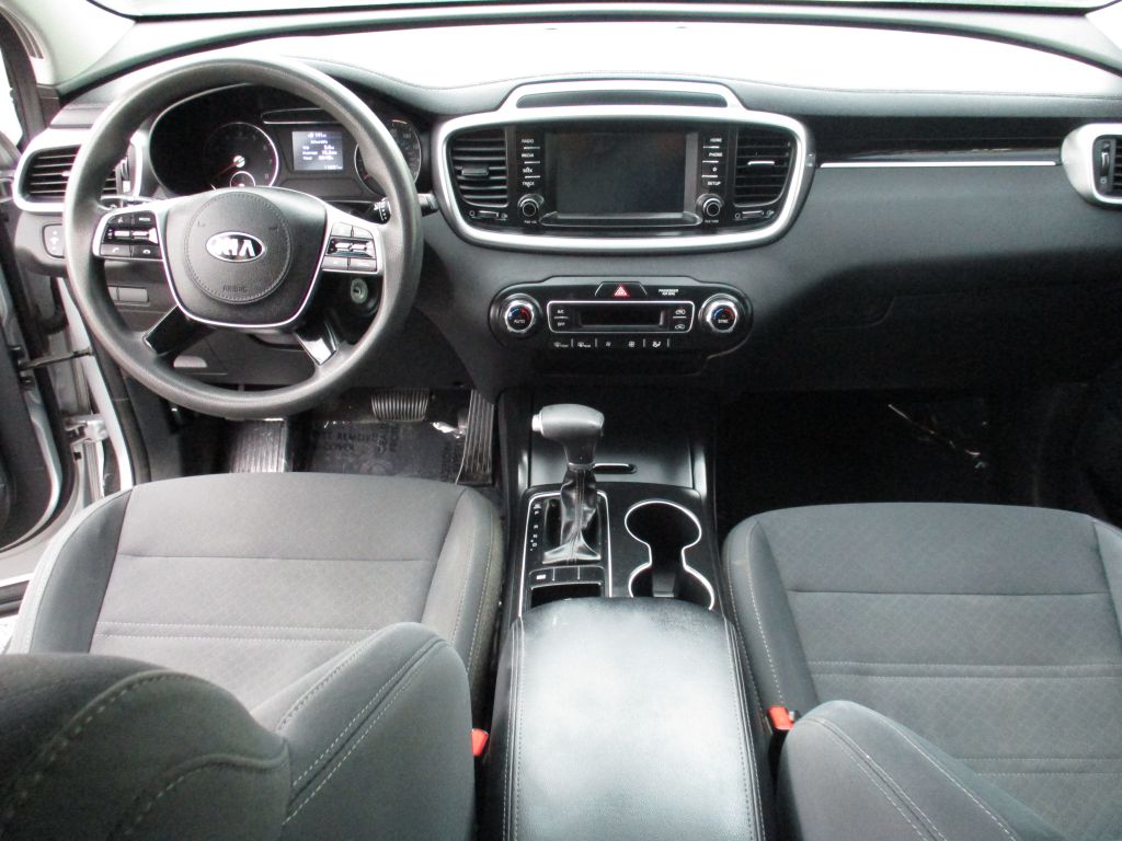 Photo 16 of this KIA SORENTO V-6