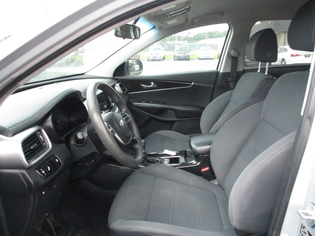 Photo 17 of this KIA SORENTO V-6