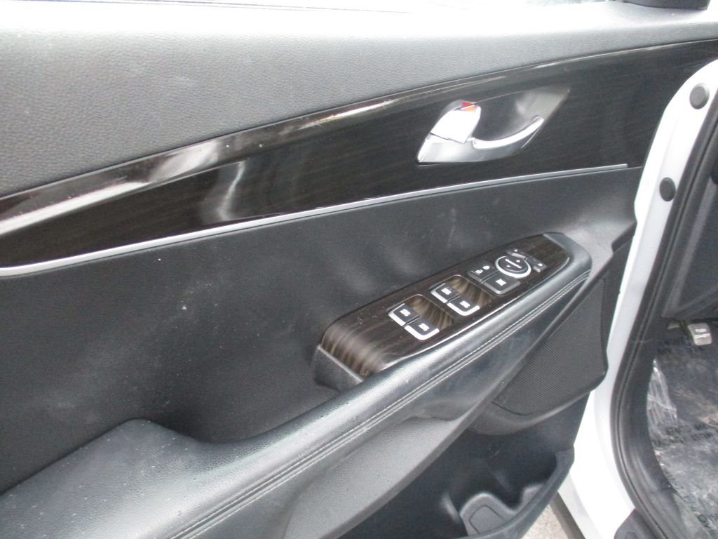 Photo 23 of this KIA SORENTO V-6