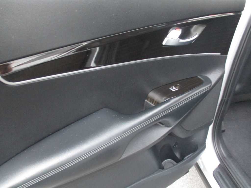 Photo 24 of this KIA SORENTO V-6