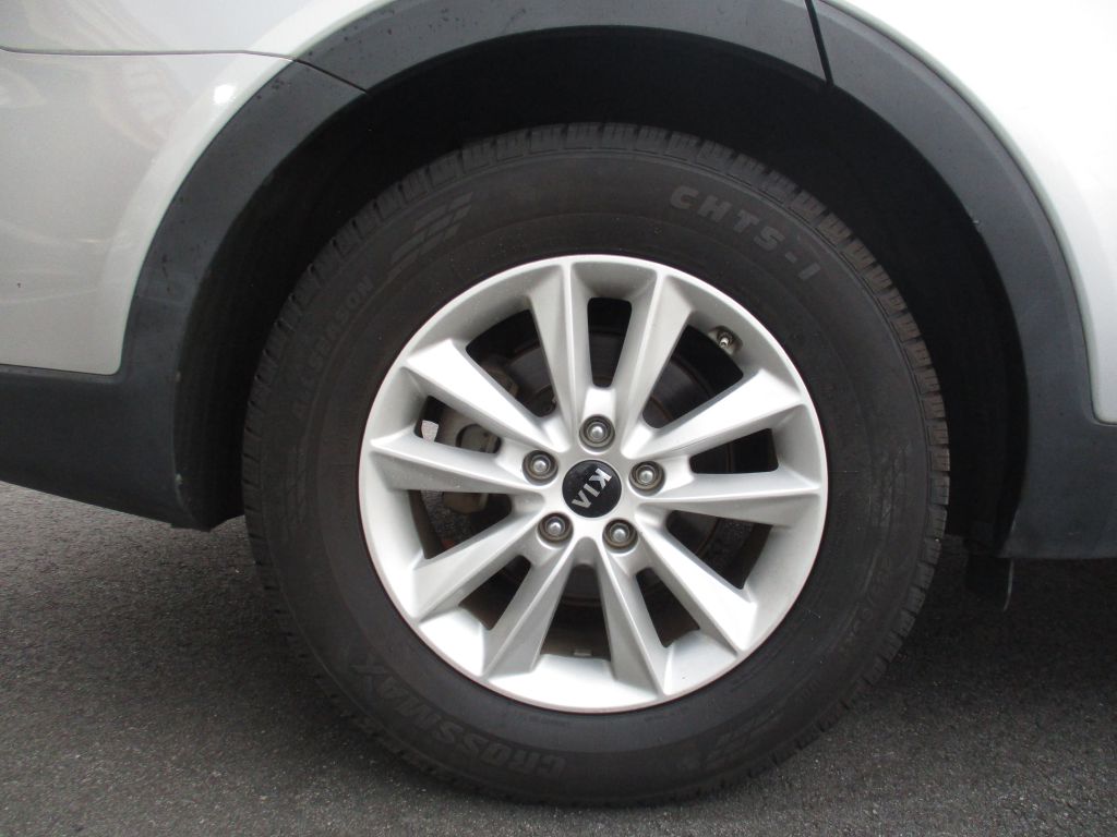 Photo 28 of this KIA SORENTO V-6