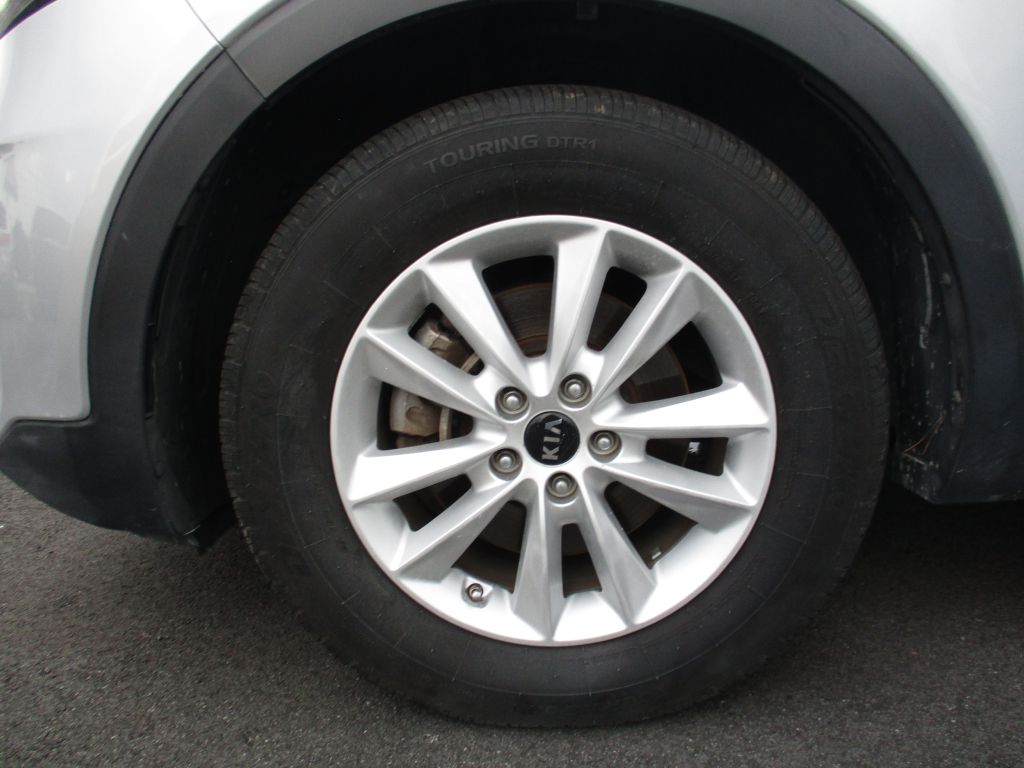 Photo 30 of this KIA SORENTO V-6