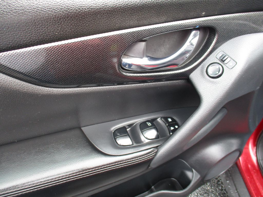 Photo 22 of this NISSAN ROGUE