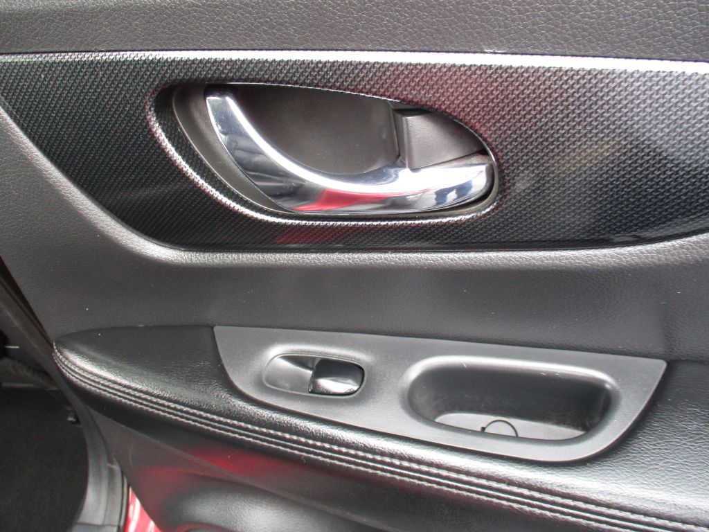 Photo 24 of this NISSAN ROGUE