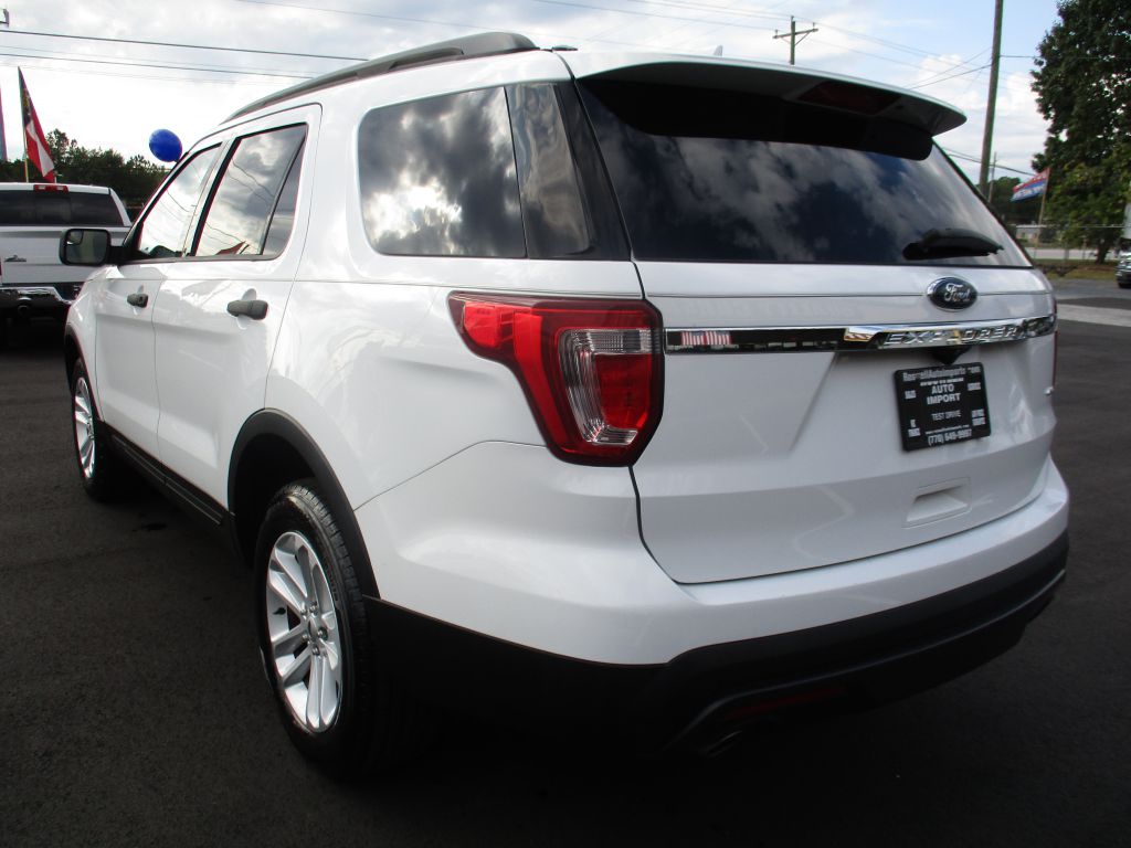 Photo 6 of this FORD EXPLORER