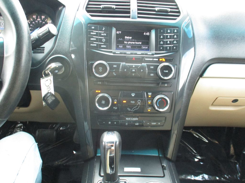 Photo 12 of this FORD EXPLORER