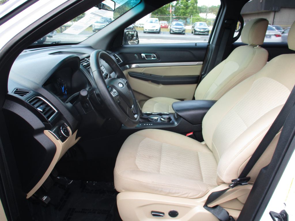 Photo 16 of this FORD EXPLORER
