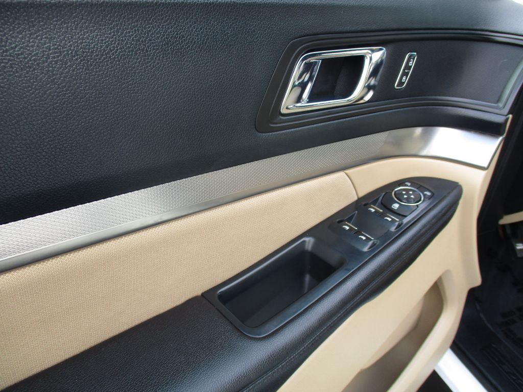 Photo 22 of this FORD EXPLORER