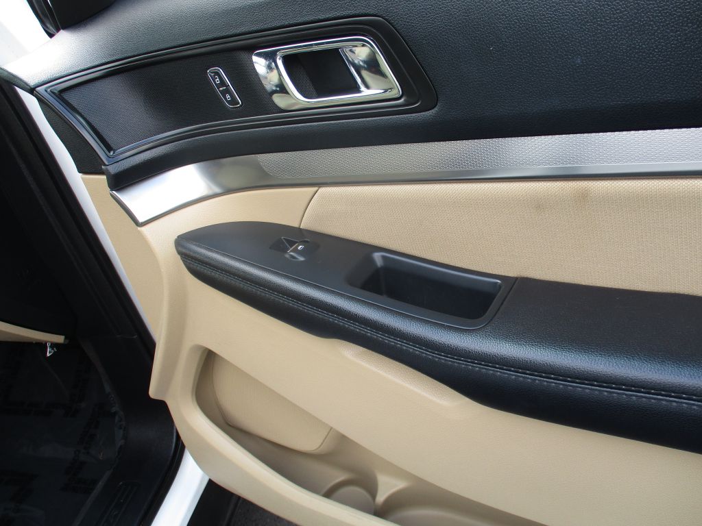 Photo 25 of this FORD EXPLORER