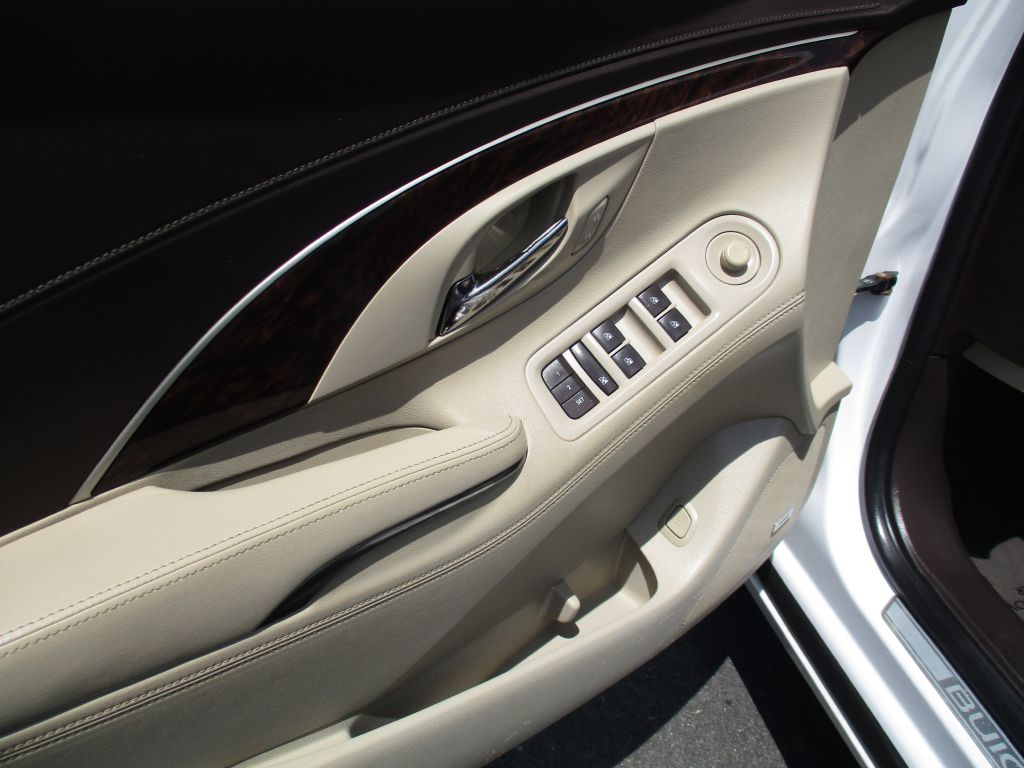 Photo 20 of this BUICK LACROSSE